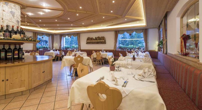 Hotel La Pineta, Selva & S.Cristina ski chalet, image 2